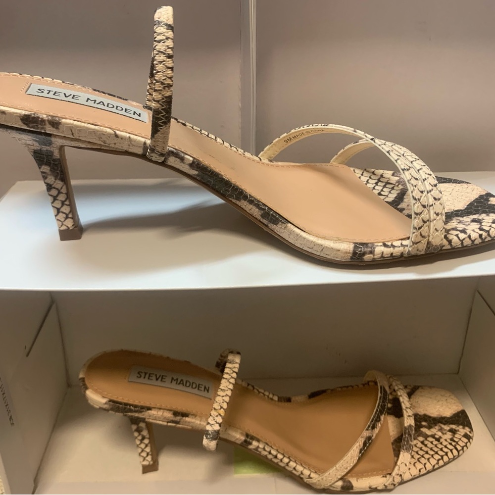 STEVE MADDEN
LOFT BEIGE SNAKE HEELS